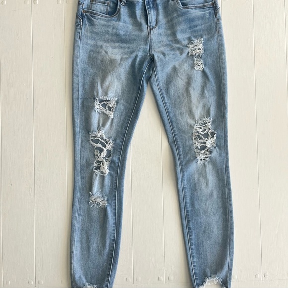Distressed Light Blue Stretch Denim Jeans. - Picture 6 of 6
